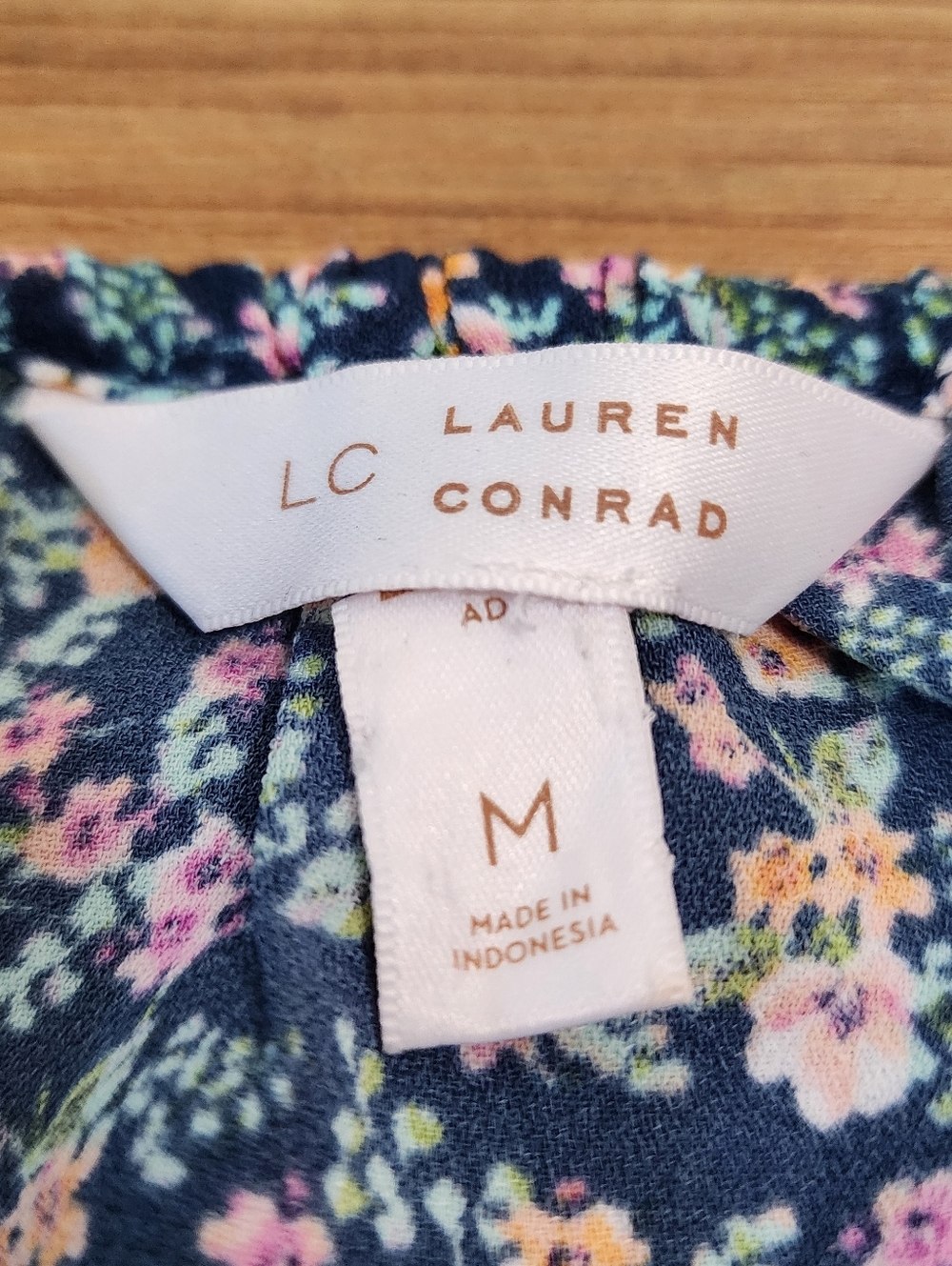 LC Lauren Conrad Ruffle Sleeve Tank Top Women's M Blue Ditsy Floral - Picture 3 of 7